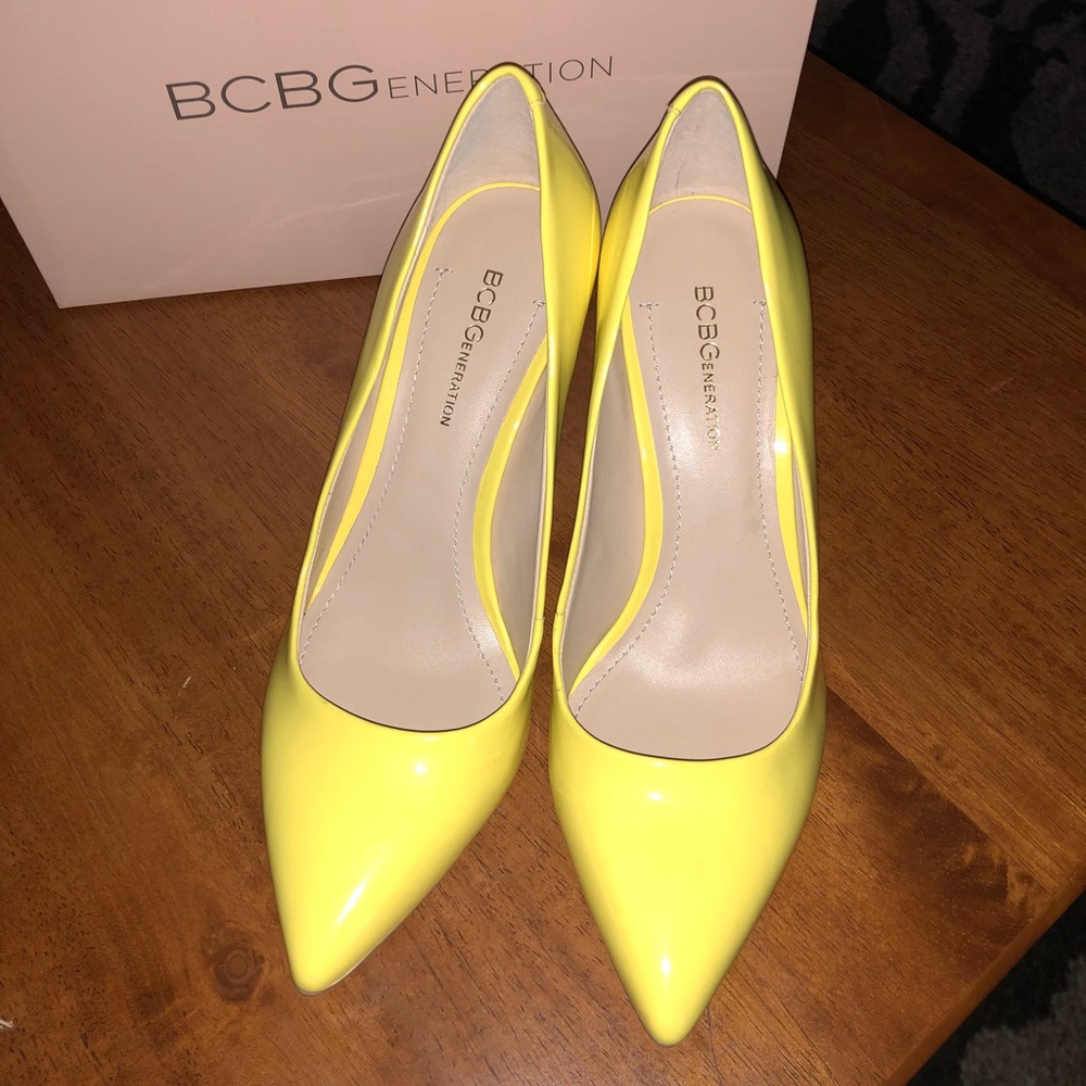 BCBG sunburst heels